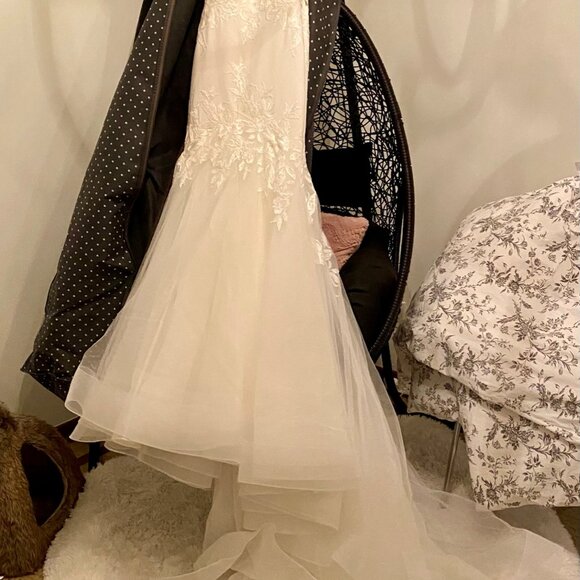 UNALTERED AND UNWORN Madison James MJ700 Wedding dress (size 6) - Picture 6 of 9